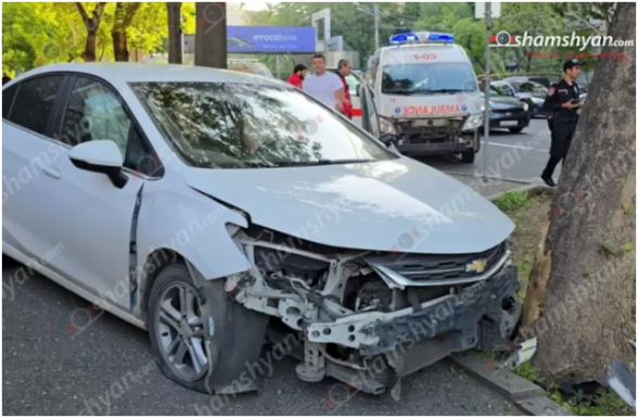 Երևանում՝ Հերացու փողոցում, բախվել են հիվանդ տեղափոխող շտապօգնության ավտոմեքենան և «Chevrolet»-ը